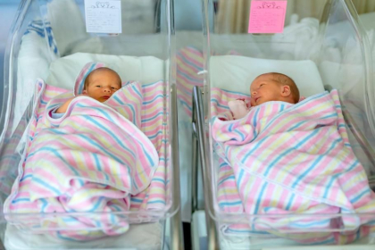 Miracol de Anul Nou. O femeie din Israel a nascut gemeni care s-au dezvoltat separat in cele doua utere ale sale Miracol de Anul Nou. O femeie din Israel a nascut gemeni care s-au dezvoltat separat in cele doua utere ale sale