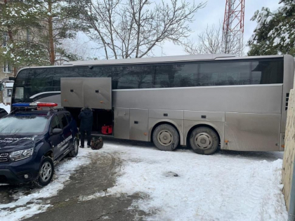Mai multe piese auto uzate - depistate intr-un autocar la vama Leuseni
