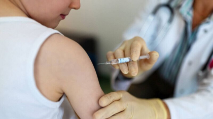 O profesoara de biologie din SUA a fost arestata dupa ce a vaccinat anti-COVID-19 un elev O profesoara de biologie din SUA a fost arestata dupa ce a vaccinat anti-COVID-19 un elev