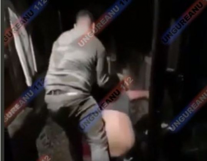 Ultima ora. 30 de zile de arest pentru vloggerul care a snopit in bataie un tanar la un club de noapte din capitala Ultima ora. 30 de zile de arest pentru vloggerul care a snopit in bataie un tanar la un club de noapte din capitala