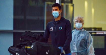 Novak Djokovic - interzis si retinut in aeroport. Politia i-a luat telefonul Novak Djokovic - interzis si retinut in aeroport. Politia i-a luat telefonul