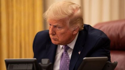 Trump il acuza pe Biden de „teatru politic” menit a-i face uitate „esecurile”