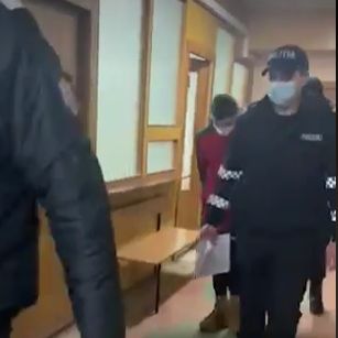 Ultima ora. 30 de zile de arest preventiv pentru cei doi soldati care au comis crima din parcul Valea Trandafirilor Ultima ora. 30 de zile de arest preventiv pentru cei doi soldati care au comis crima din parcul Valea Trandafirilor