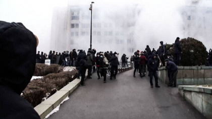 Haosul continua in Kazakhstan. Noi scene violente au avut loc in Almati, cel mai important oras kazah
Haosul continua in Kazakhstan. Noi scene violente au avut loc in Almati, cel mai important oras kazah