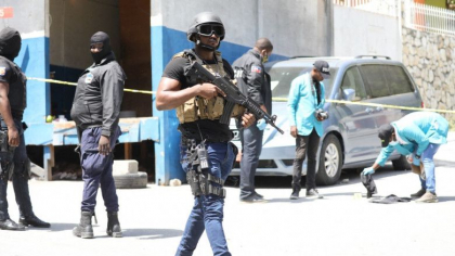 Doi jurnalisti au fost arsi de vii de o banda, in Haiti Doi jurnalisti au fost arsi de vii de o banda, in Haiti