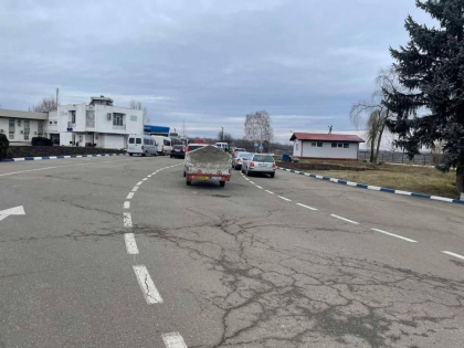 Atentie, calatori. Ambuteiaj la vama Leuseni. 50 de masini asteapta sa iasa din tara - FOTO