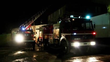 Un apartament a luat foc la Botanica. Trei echipaje de pompieri - la fata locului - FOTO Un apartament a luat foc la Botanica. Trei echipaje de pompieri - la fata locului - FOTO