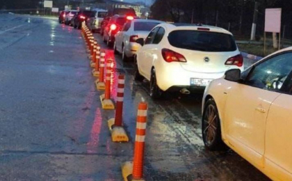 Ambuteiaje la vama Criva-Mamaliga. Circa 40 de masini asteapta sa intre in Ucraina Ambuteiaje la vama Criva-Mamaliga. Circa 40 de masini asteapta sa intre in Ucraina