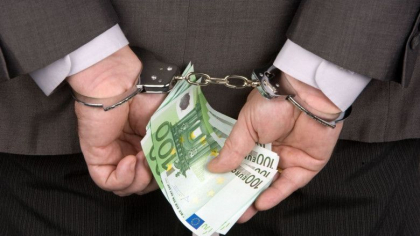Un ofiter al sectorului de Politie Botanica, retinut de CNA. Acesta ar fi luat mita 2500 de euro Un ofiter al sectorului de Politie Botanica, retinut de CNA. Acesta ar fi luat mita 2500 de euro