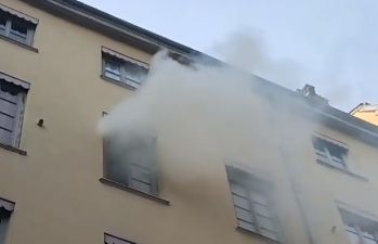 Jandarmii francezi au gresit casa si au tras o grenada cu gaz lacrimogen in camera unei fetite de 12 ani. Scuza gasita de conducerea Jandermeriei Jandarmii francezi au gresit casa si au tras o grenada cu gaz lacrimogen in camera unei fetite de 12 ani. Scuza gasita de conducerea Jandermeriei