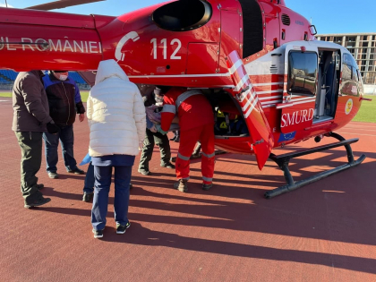 Interventie SMURD. Un barbat a fost transportat de la Glodeni la Chisinau, dupa un grav accident rutier Interventie SMURD. Un barbat a fost transportat de la Glodeni la Chisinau, dupa un grav accident rutier
