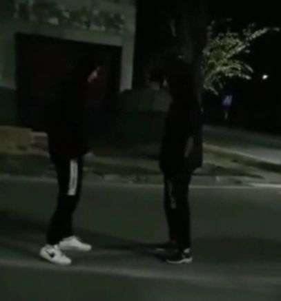 Imagini cu impact emotional. Un minor - snopit in bataie, la Orhei. Faptasul: "De ce ai vorbit urat?" - VIDEO Imagini cu impact emotional. Un minor - snopit in bataie, la Orhei. Faptasul: "De ce ai vorbit urat?" - VIDEO