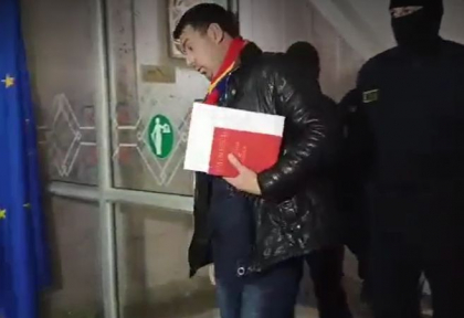 Momentul in care Vasile Costiuc este adus in fata judecatorilor. Acesta nu si-a recunoscut vina - VIDEO