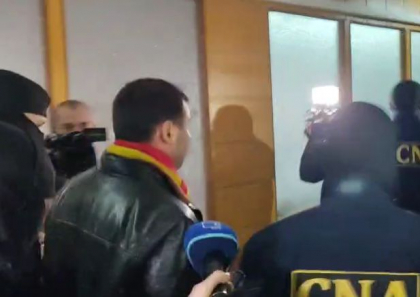 Primele declaratii ale lui Vasile Costiuc, dupa ce a fost arestat in dosarul terenurilor de la Durlesti: "Am ramas om liber si in izolator" - VIDEO Primele declaratii ale lui Vasile Costiuc, dupa ce a fost arestat in dosarul terenurilor de la Durlesti: "Am ramas om liber si in izolator" - VIDEO