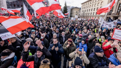 Statul austriac va incepe sa amendeze persoanele nevaccinate anti-COVID. Protestele continua in strada Statul austriac va incepe sa amendeze persoanele nevaccinate anti-COVID. Protestele continua in strada