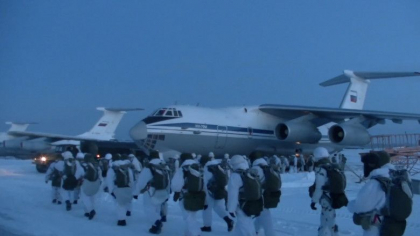 Militarii rusi au inceput sa soseasca in Belarus pentru manevre militare programate in luna februarie