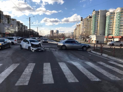 Accident matinal in capitala. Un BMW s-a ciocnit cu o Toyota - FOTO/VIDEO