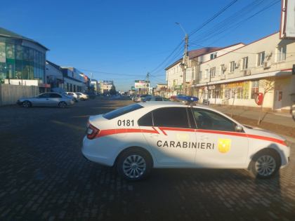 Mai multe strazi din Comrat, blocate din cauza unei alerte cu bomba - FOTO Mai multe strazi din Comrat, blocate din cauza unei alerte cu bomba - FOTO