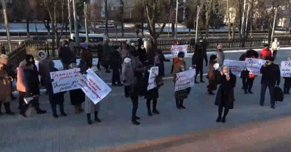 Protest organizat de fractiunea Partidului „SOR” in fata Presedintiei Republicii Moldova. Marina Tauber: „Jos Maia Sandu! Iesiti si vorbiti cu oamenii” - VIDEO Protest organizat de fractiunea Partidului „SOR” in fata Presedintiei Republicii Moldova. Marina Tauber: „Jos Maia Sandu! Iesiti si vorbiti cu oamenii” - VIDEO