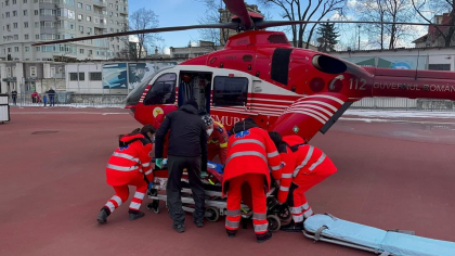 Interventie SMURD. Un barbat - transportat de urgenta de la Vulcanesti la Chisinau, dupa ce a suferit un infarct - FOTO/VIDEO Interventie SMURD. Un barbat - transportat de urgenta de la Vulcanesti la Chisinau, dupa ce a suferit un infarct - FOTO/VIDEO