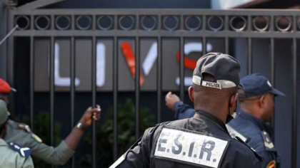 Cel putin 16 oameni au murit intr-un incendiu la un club de noapte din Camerun Cel putin 16 oameni au murit intr-un incendiu la un club de noapte din Camerun