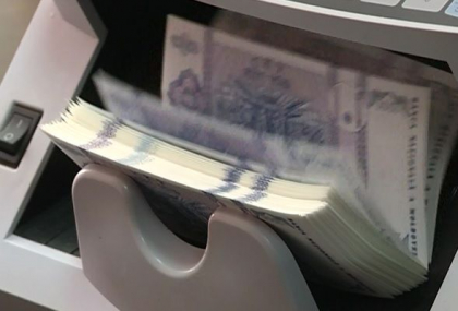 Moldovenii au luat mai multe credite ca niciodata. Suma datorata bancilor, un record - VIDEO