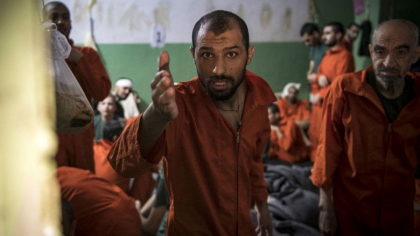 Sute de copii sunt tinuti ostatici de militantii ISIS in Siria, dupa ce jihadistii s-au baricadat in inchisoarea pe care au atacat-o Sute de copii sunt tinuti ostatici de militantii ISIS in Siria, dupa ce jihadistii s-au baricadat in inchisoarea pe care au atacat-o