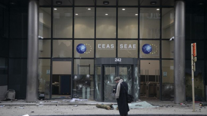  Proteste violente la Bruxelles, in apropierea institutiilor europene. Mai multe cladiri au fost vandalizate, politia a ripostat - VIDEO
