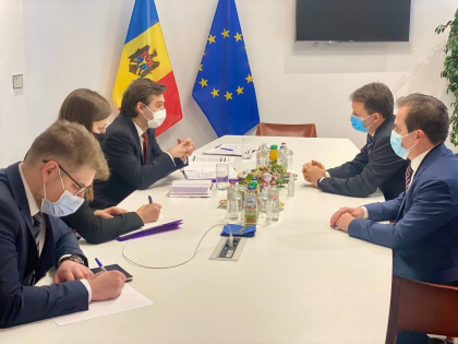 Ministrul de Externe, Nicu Popescu a avut o intrevedere la Bruxelles cu europarlamentarii Dragos Tudorache si Siegfried Muresan - FOTO