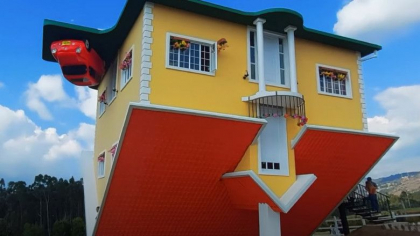 O casa "rasturnata" din Columbia atrage turistii ca un magnet. Cum arata camerele in care toate lucrurile sunt cu susul in jos - FOTO O casa "rasturnata" din Columbia atrage turistii ca un magnet. Cum arata camerele in care toate lucrurile sunt cu susul in jos - FOTO