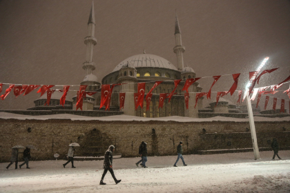 Caderi masive de zapada in Turcia. Aeroportul din Istanbul ramane inchis, drumurile sunt blocate - VIDEO Caderi masive de zapada in Turcia. Aeroportul din Istanbul ramane inchis, drumurile sunt blocate - VIDEO