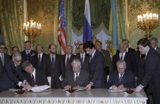 De ce a renuntat Ucraina la arsenalul sau nuclear, al treilea ca marime din lume dupa caderea URSS? Intre visurile legate de o democratie liberala si ingrijorarile privind Rusia