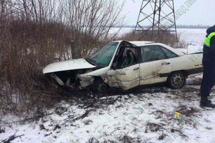 Accident la Cahul. O femeie - transportata de urgenta la spital dupa ce masina in care se afla s-a ciocnit cu un alt automobil care venea din sens opus - FOTO
