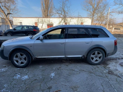 Si-a cumparat masina, iar cand a incercat sa iasa din tara a ramas fara ea. Automobilul era dat in cautare internationala pentru ca fusese furat din Bulgaria Si-a cumparat masina, iar cand a incercat sa iasa din tara a ramas fara ea. Automobilul era dat in cautare internationala pentru ca fusese furat din Bulgaria