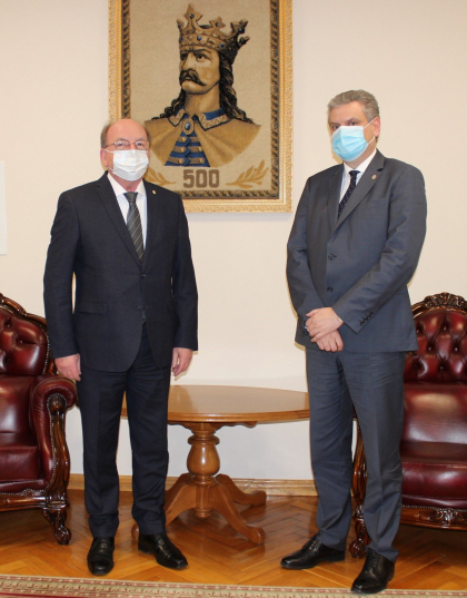 Vicepremierul pentru Reintegrare, Oleg Serebrian, a avut o intrevedere cu ambasadorul Rusiei in Republica Moldova, Oleg Vasnetov. Despre ce au discutat cei doi - FOTO Vicepremierul pentru Reintegrare, Oleg Serebrian, a avut o intrevedere cu ambasadorul Rusiei in Republica Moldova, Oleg Vasnetov. Despre ce au discutat cei doi - FOTO
