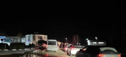 Probleme tehnice la vama Leuseni. Zeci de masini stau in rand pentru a iesi din tara - FOTO