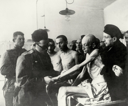 77 de ani de la eliberarea lagarului Auschwitz-Birkenau, unde au fost ucisi peste 1,1 milioane de oameni - GALERIE FOTO 77 de ani de la eliberarea lagarului Auschwitz-Birkenau, unde au fost ucisi peste 1,1 milioane de oameni - GALERIE FOTO