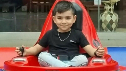 O romanca din Anglia a fost arestata dupa ce nepotul ei de 5 ani a fost gasit mort in casa. Mama: „Era cel mai frumos copil”
