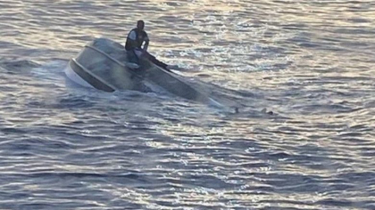 Povestea tulburatoare din spatele fotografiei cu singurul supravietuitor de pe o barca cu 40 de migranti Povestea tulburatoare din spatele fotografiei cu singurul supravietuitor de pe o barca cu 40 de migranti