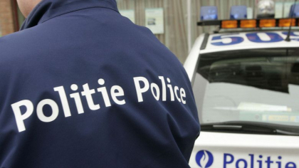 Un baiat de 12 ani din Belgia a injunghiat de mai multe ori un politist. Minorul va fi judecat pentru „tentativa de omucidere” Un baiat de 12 ani din Belgia a injunghiat de mai multe ori un politist. Minorul va fi judecat pentru „tentativa de omucidere”