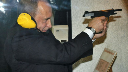 Ruleta ruseasca a lui Vladimir Putin. O treime din „forta de reactie rapida” a Rusiei e masata la granita cu Ucraina Ruleta ruseasca a lui Vladimir Putin. O treime din „forta de reactie rapida” a Rusiei e masata la granita cu Ucraina