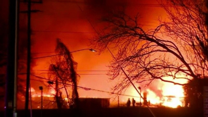 SUA: Peste 6.000 de oameni au fost evacuati de urgenta, dupa ce o fabrica de ingrasaminte a luat foc SUA: Peste 6.000 de oameni au fost evacuati de urgenta, dupa ce o fabrica de ingrasaminte a luat foc
