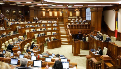 Cetatenii Republicii Moldova, decorati cu distinctii de stat, stabiliti cu traiul peste hotare, vor beneficia de alocatii nominale