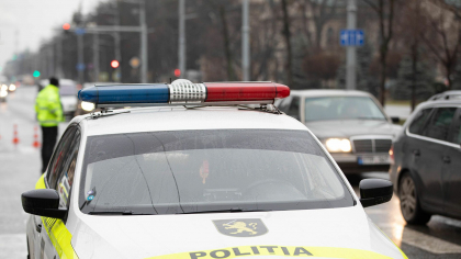 Un politist din Edinet - supus verificarilor, dupa ce ar fi oprit ilegal un automobil Un politist din Edinet - supus verificarilor, dupa ce ar fi oprit ilegal un automobil
