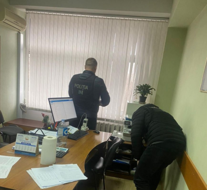 Au gresit denumirea institutiei unde au loc perchezitii. Reprezentatii Procuraturii vin cu precizari privind dosarul de eliberare ilegala a 100 de certificate de vaccinare - FOTO Au gresit denumirea institutiei unde au loc perchezitii. Reprezentatii Procuraturii vin cu precizari privind dosarul de eliberare ilegala a 100 de certificate de vaccinare - FOTO