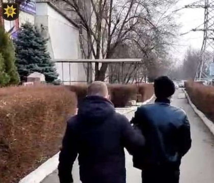 A furat mai multe lucruri dintr-un apartament in valoare de peste sapte mii de lei, apoi le-a vandut cu 800 de lei. Un tanar de 29 de ani, retinut de politisti - FOTO/VIDEO
