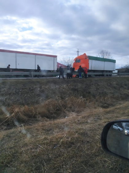 Doua TIR-uri s-au lovit pe un traseu din raionul Cimislia. Cum s-a intamplat totul - FOTO