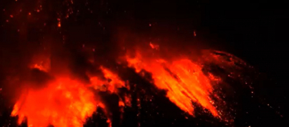 Vulcanul Etna a erupt din nou. Imagini spectaculoase surprinse in Sicilia
