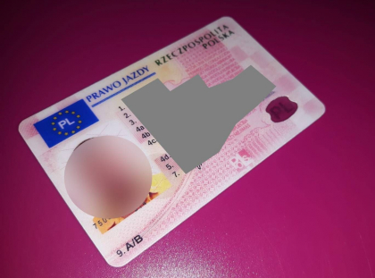 Doi moldoveni - prinsi cu permise de conducere false, la trecerea frontierei. Politia: ,,Unul din soferi nici nu stia ca are permisul fals” - FOTO