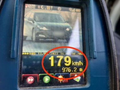 Trei soferi - opriti si amendati de oamenii legii pentru ca mergeau cu viteza excesiva. Ce amenzi au primit acestia - FOTO Trei soferi - opriti si amendati de oamenii legii pentru ca mergeau cu viteza excesiva. Ce amenzi au primit acestia - FOTO